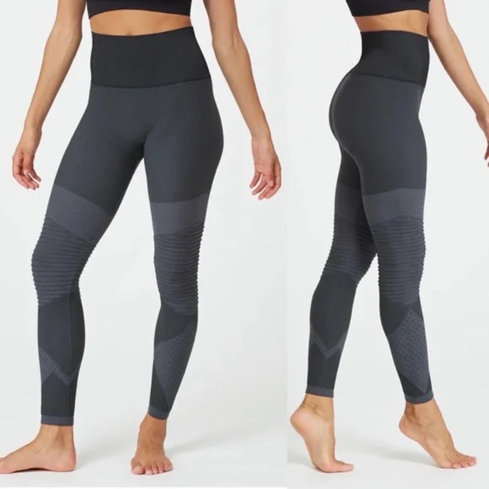 SPANX Look at Me Now Seamless Moto Legging in Very Black
